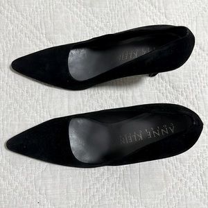 Anne Klein collection made in Italy suede leather classic pump 7.5